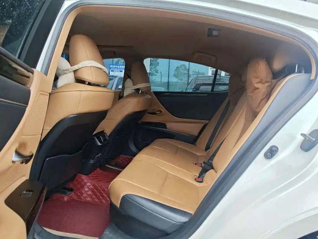 Lexus ES 2021