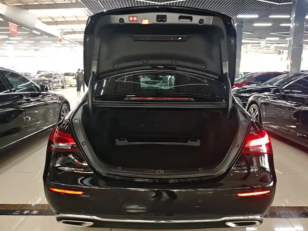 Mercedes-Benz E-Class 2023 — фото 19