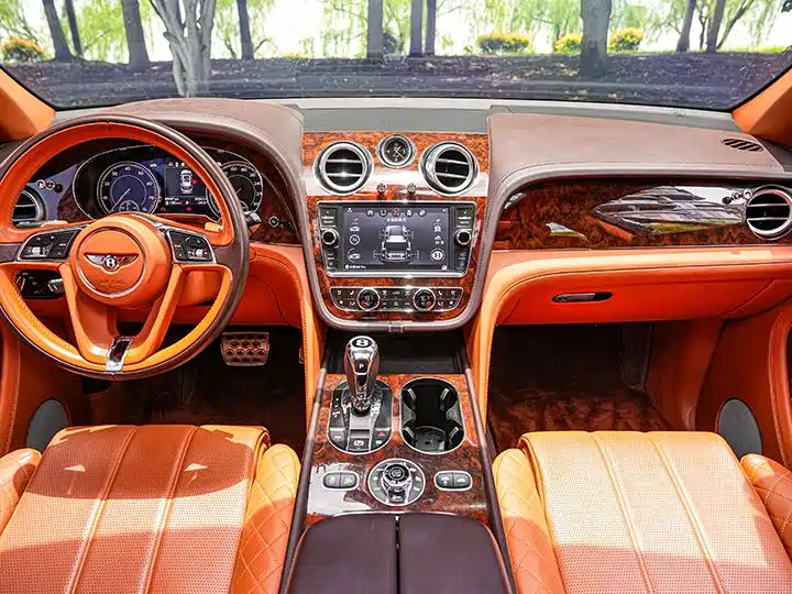 Bentley Bentayga 2017 — фото 14