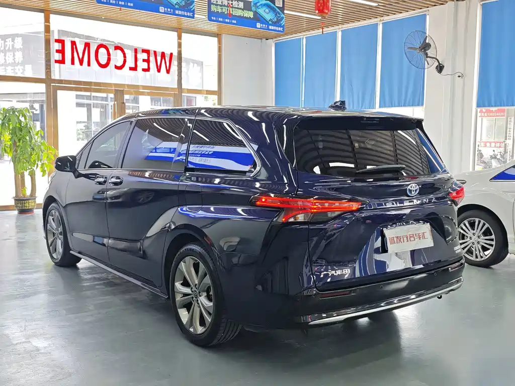 Toyota Sienna 2024 — фото 17