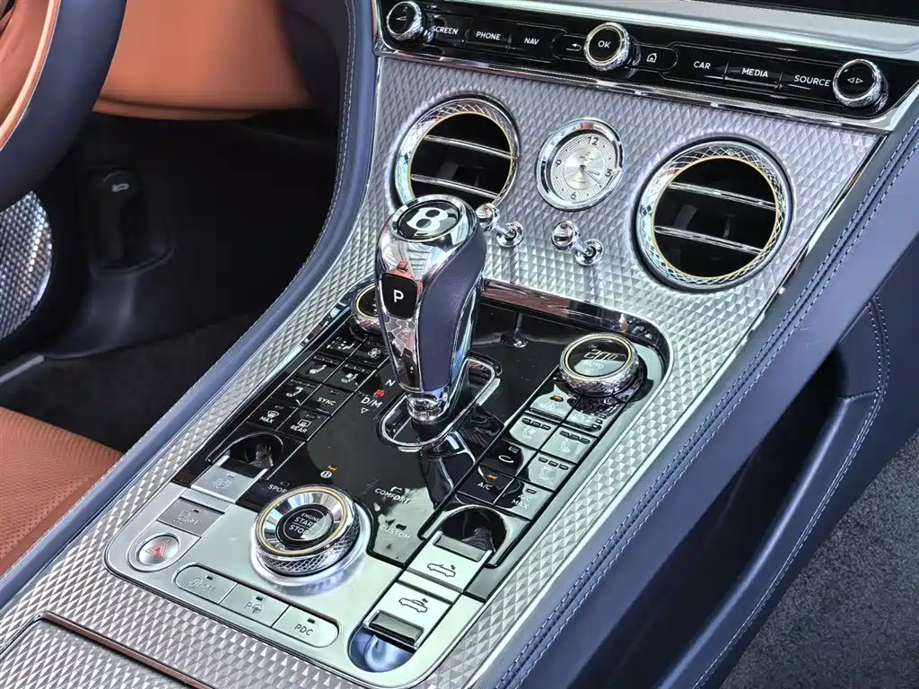 Bentley Continental 2022 — фото 11