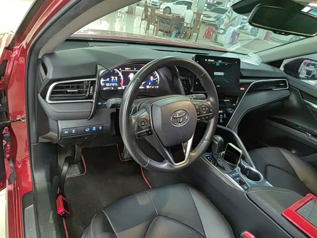 Toyota Camry 2022 — фото 10