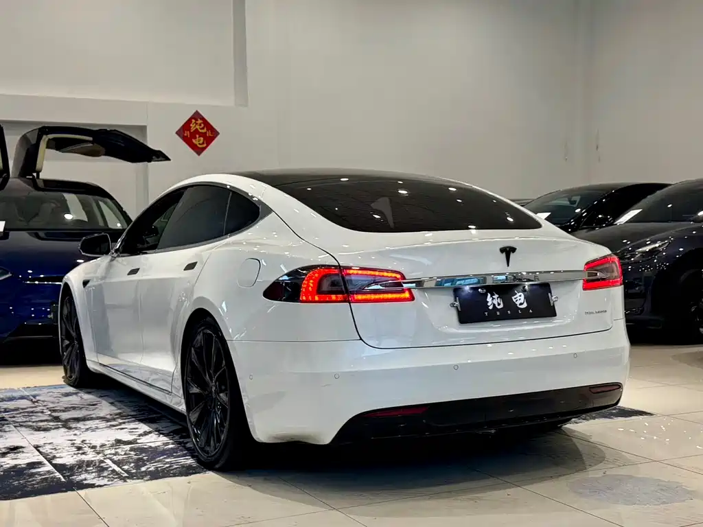 Tesla Model S 2020 — фото 16