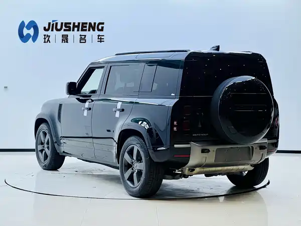 Land Rover Defender 2025