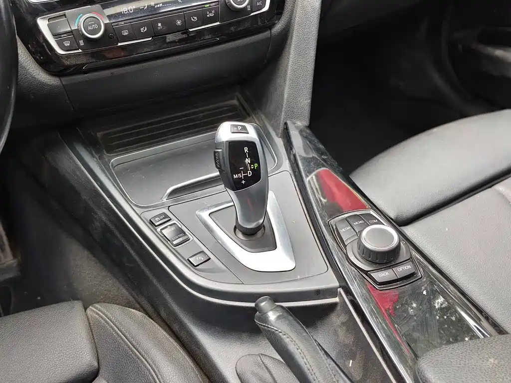 BMW 3 Series 2017 — фото 16