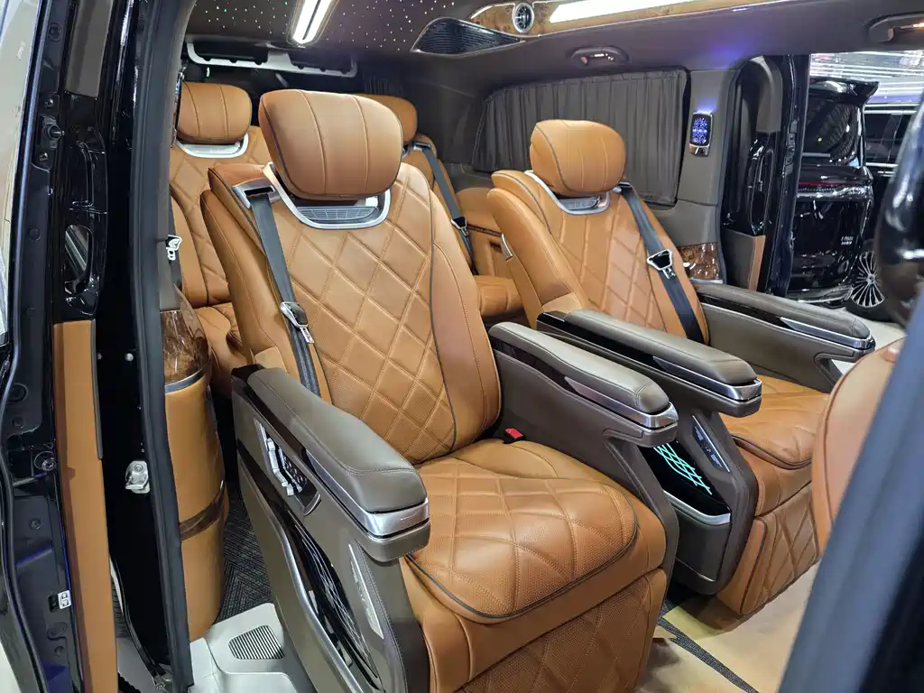Mercedes-Benz V-Class 2022 — фото 25
