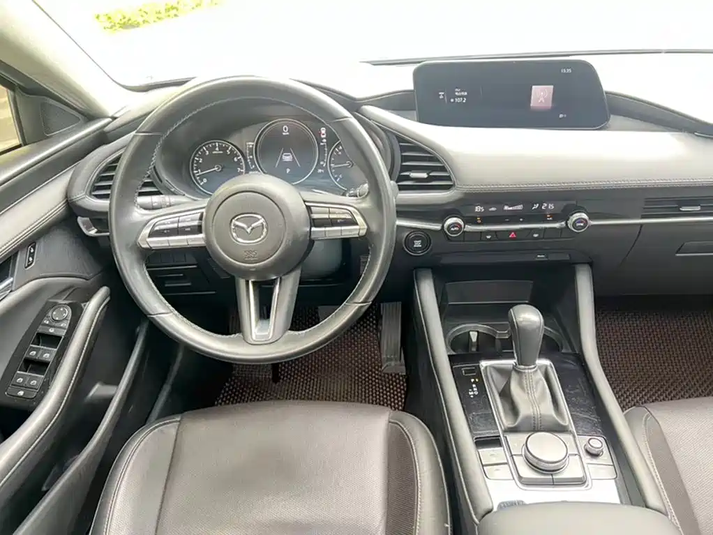 Mazda 3 Axela 2021 — фото 10