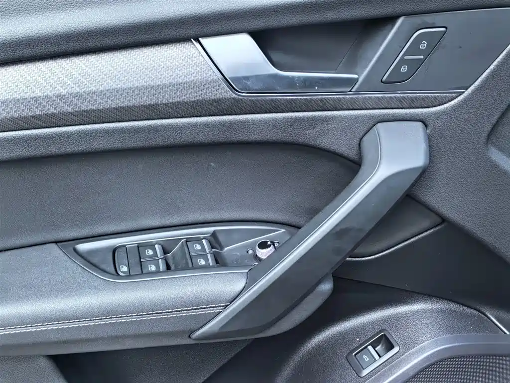 Audi Q5L 2023 — фото 17