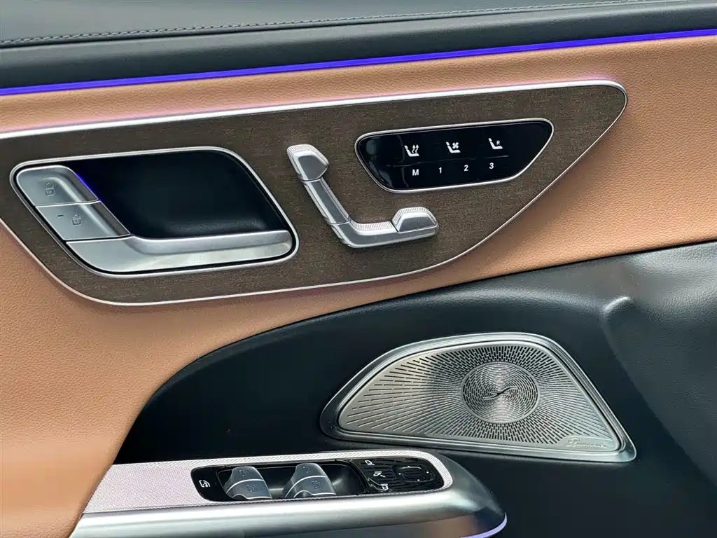 Mercedes-Benz E-Class 2025 — фото 8