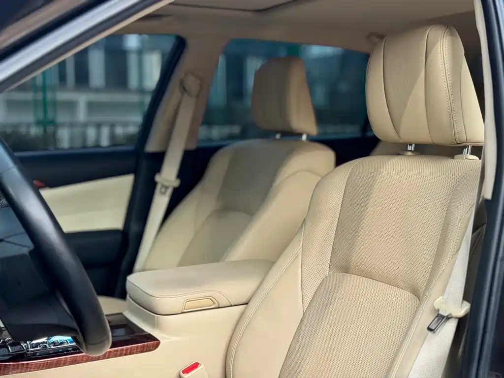 Toyota Crown 2016 — фото 11