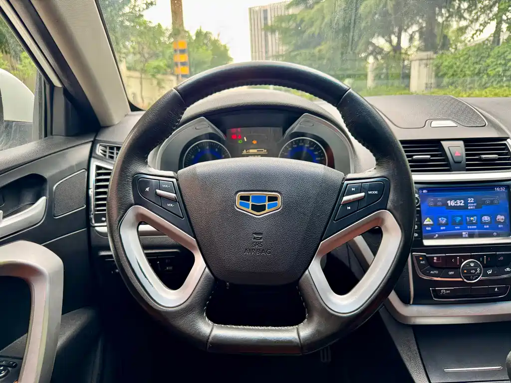 Geely Emgrand 2016 — фото 14