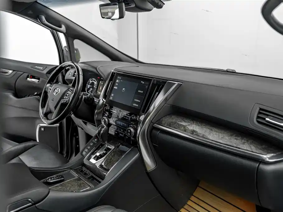 Toyota Vellfire 2022 — фото 17