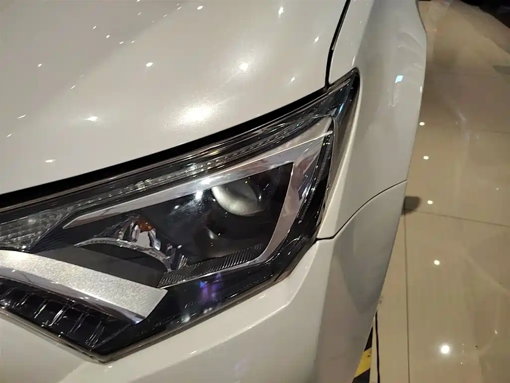 Toyota RAV4 2019 — фото 24