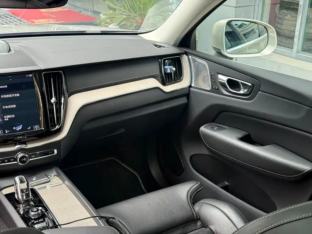 Volvo XC60 PHEV 2020 — фото 11