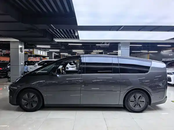 Li Auto MEGA 2024