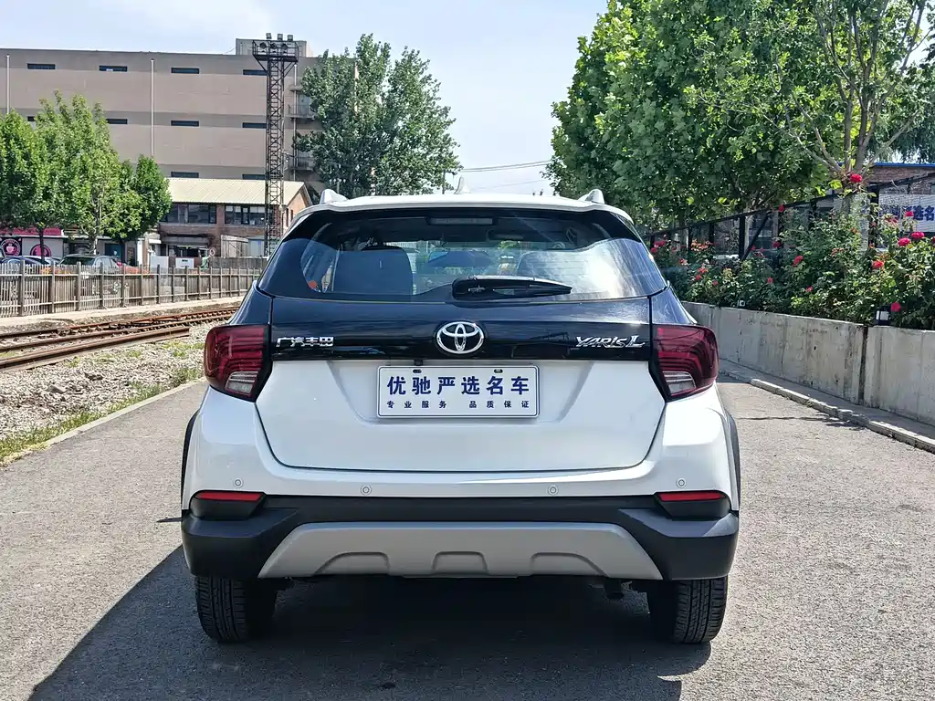 Toyota Yaris L 2022 — фото 8