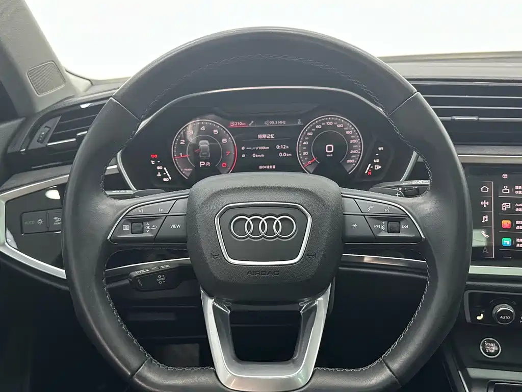 Audi Q3 2023 — фото 11