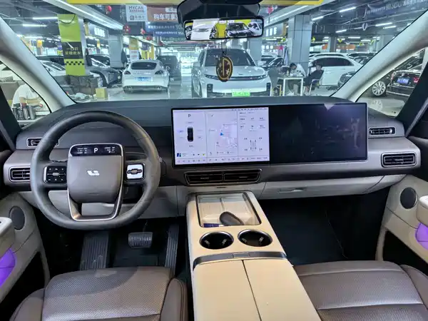 Li Auto MEGA 2024
