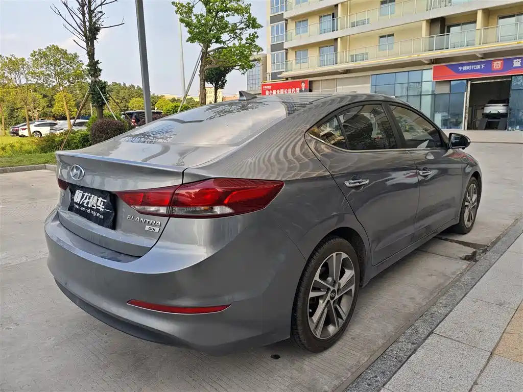Hyundai Elantra 2018 — фото 5