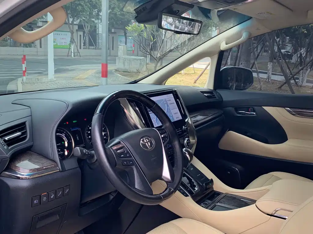 Toyota Alphard 2022 — фото 6