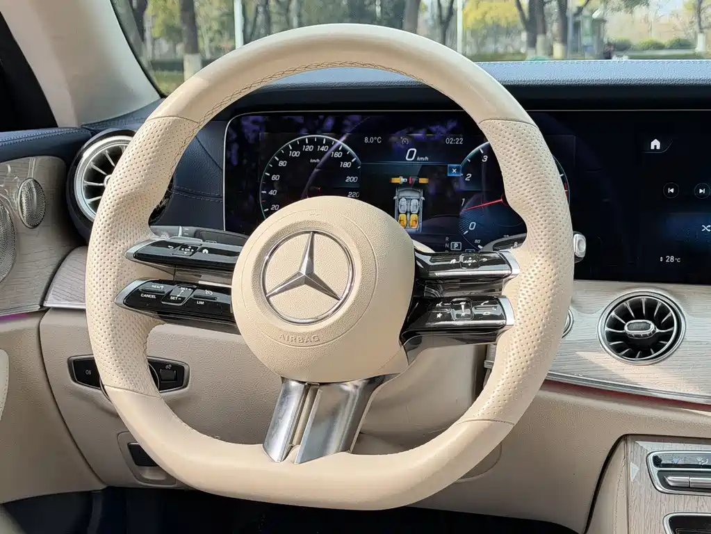 Mercedes-Benz E-Class 2022 — фото 8