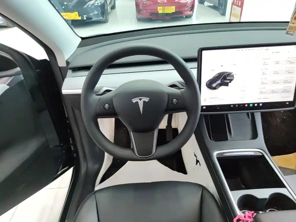 Tesla Model Y 2024 — фото 11