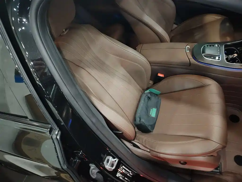 Mercedes-Benz E-Class 2019 — фото 20
