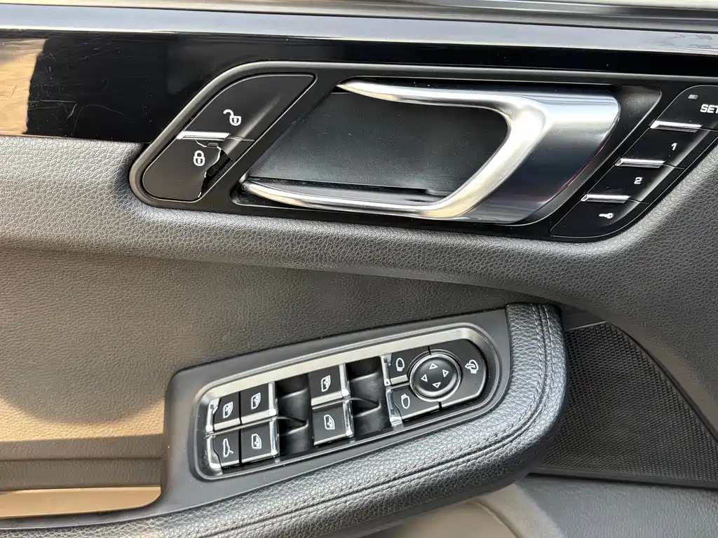 Porsche Macan 2018 — фото 18