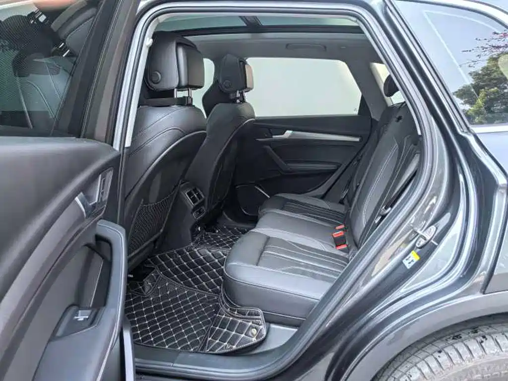 Audi Q5L 2023 — фото 20