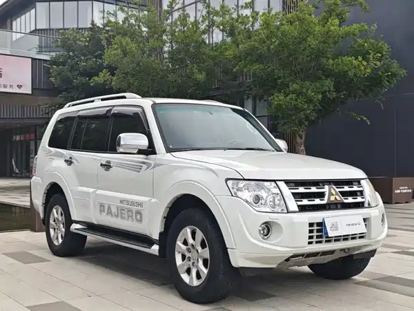 Mitsubishi Pajero 2014