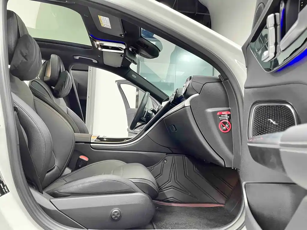 Mercedes-Benz C-Class 2024 — фото 12