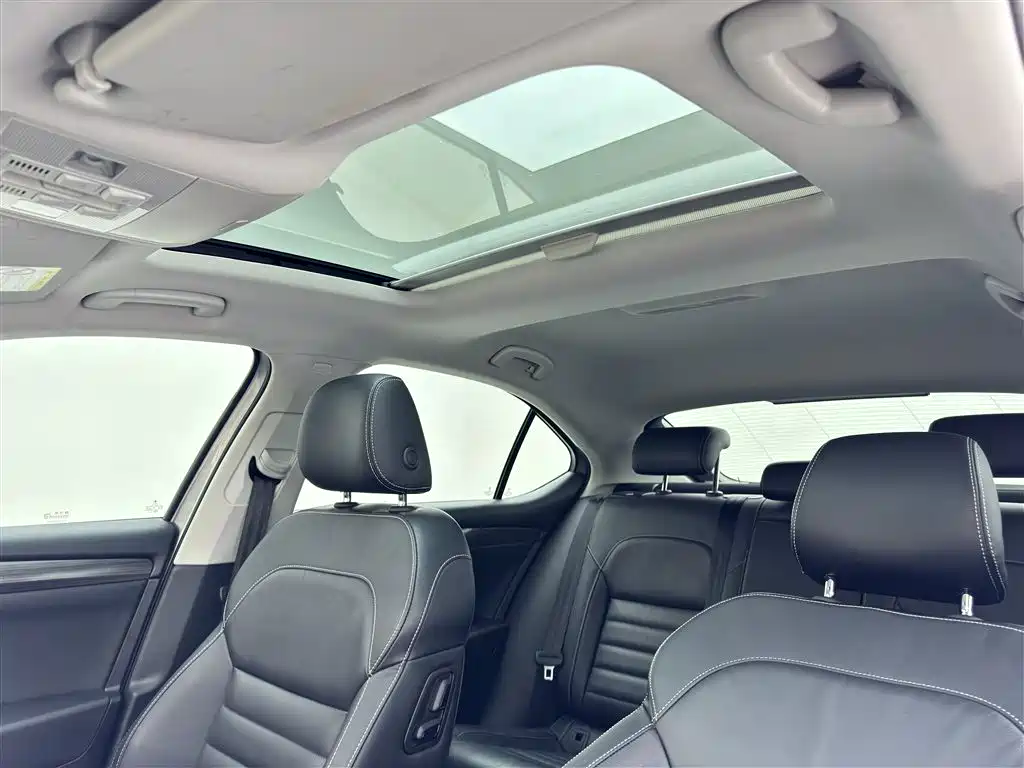 Skoda Superb 2017 — фото 14