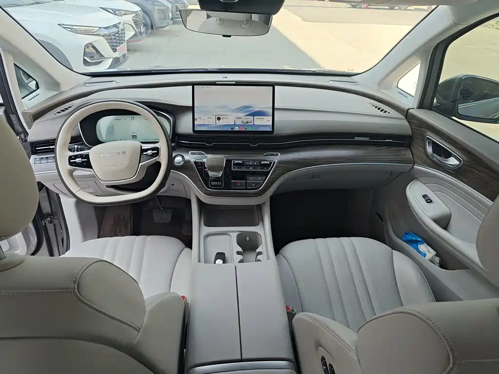 Roewe iMAX8 New Energy 2024 — фото 11