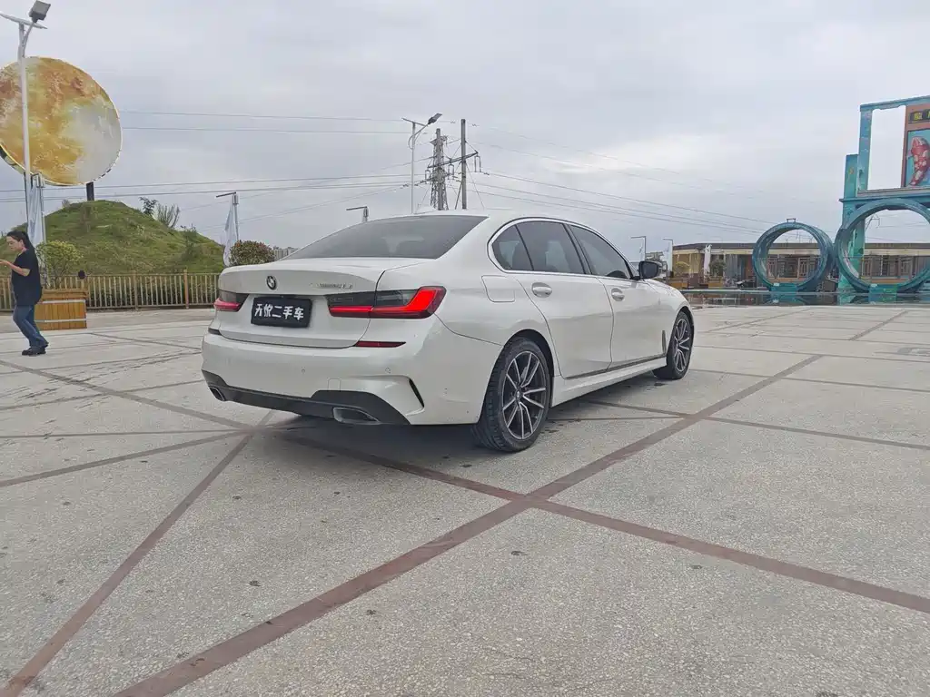 BMW 3 Series 2019 — фото 13