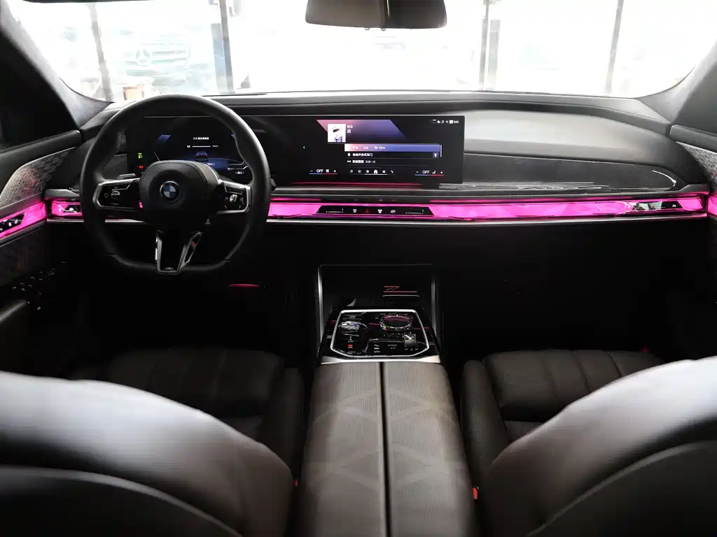 BMW i7 2025 — фото 12