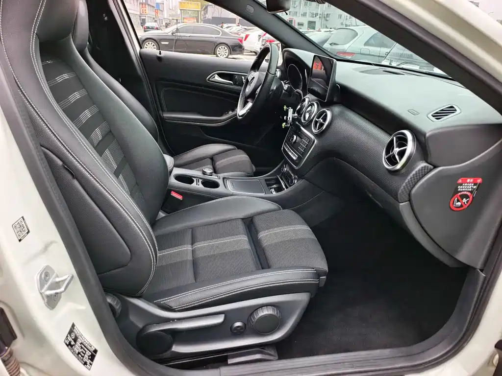 Mercedes-Benz A-Class 2018 — фото 14