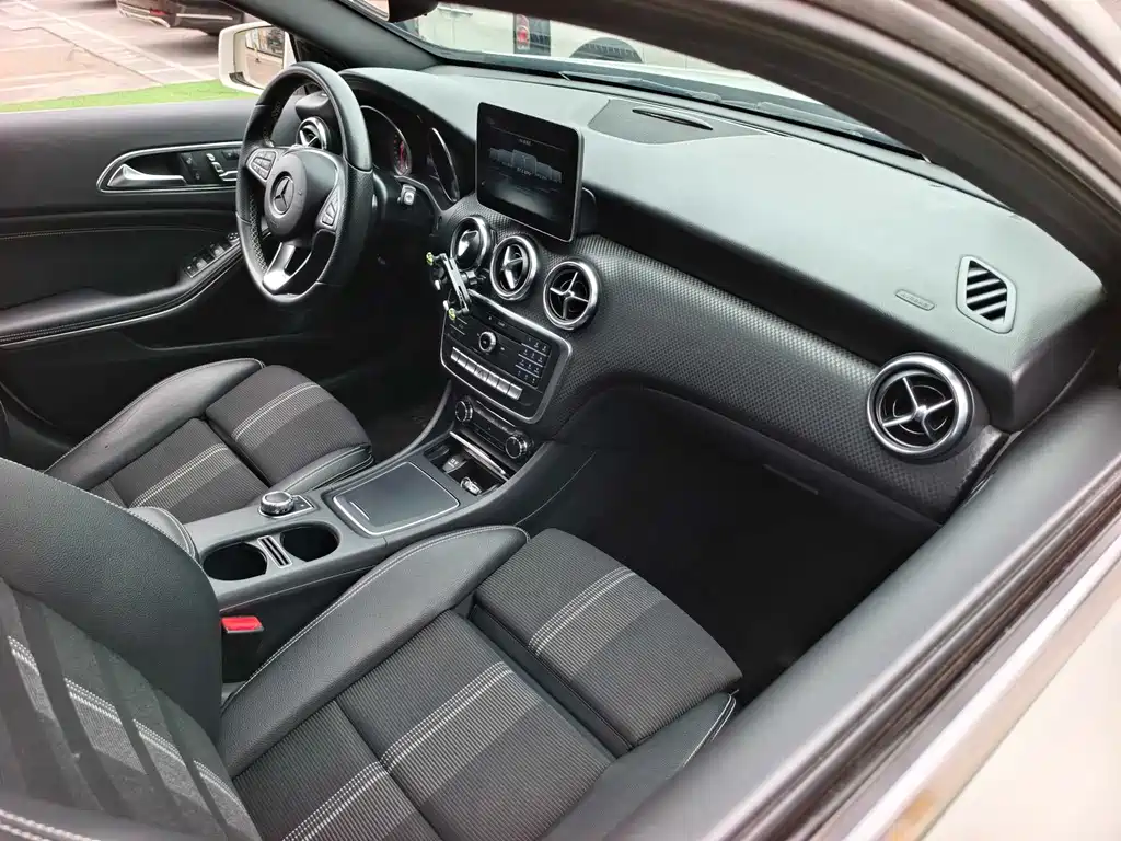Mercedes-Benz A-Class 2018 — фото 13