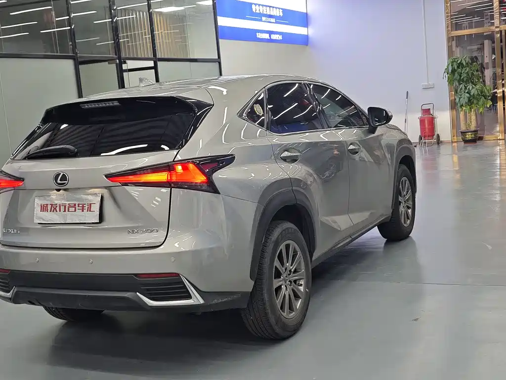 Lexus NX 2021 — фото 15