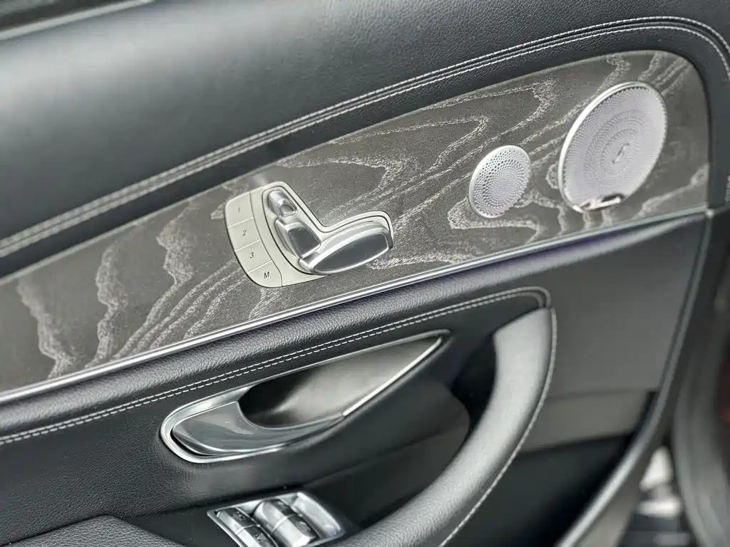 Mercedes-Benz E-Class 2020 — фото 16