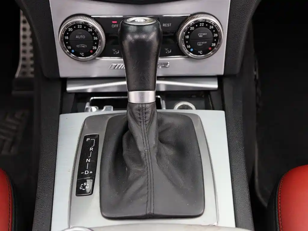 Mercedes-Benz C-Class AMG 2010 — фото 18