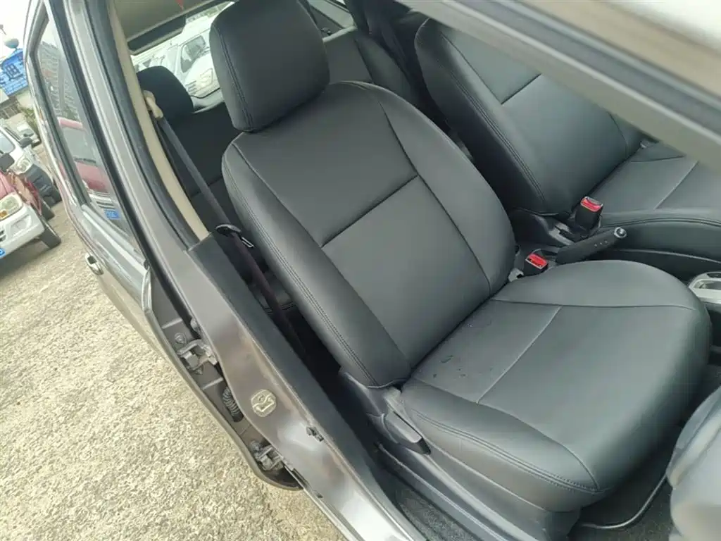 Nissan Livina 2015 — фото 25