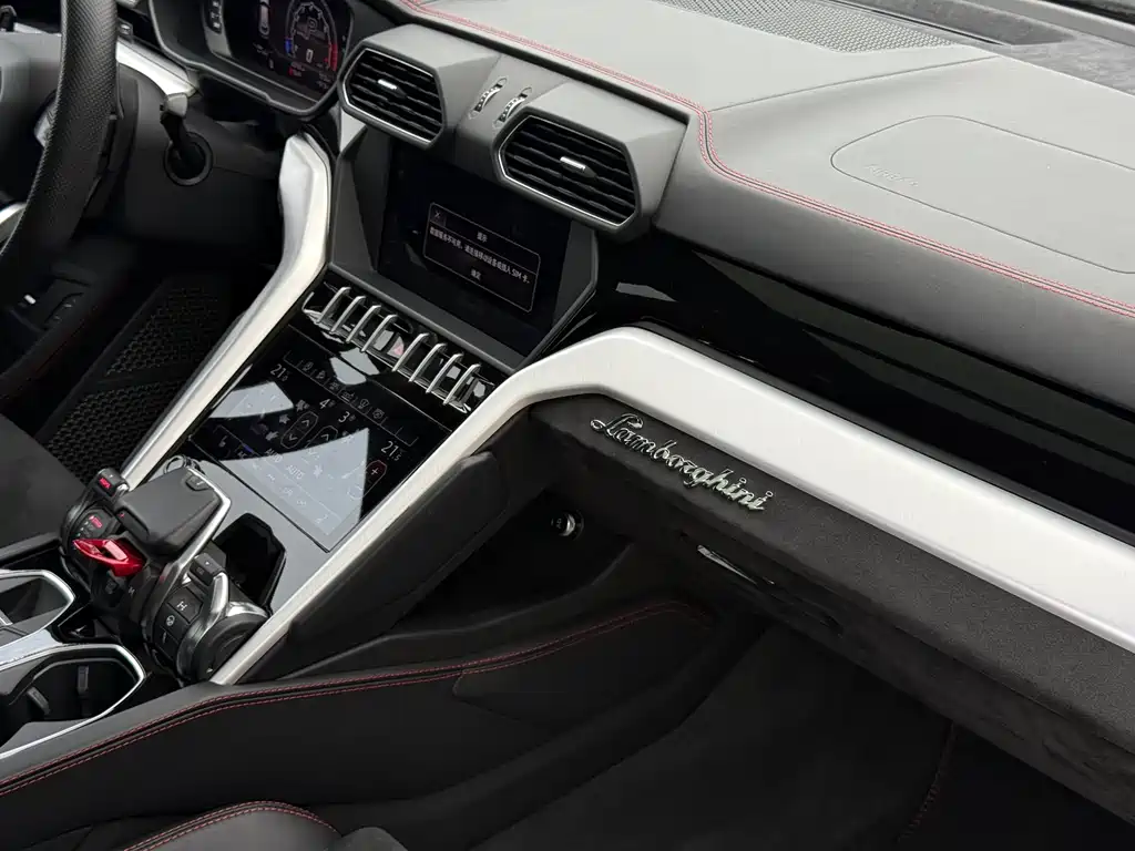Lamborghini Urus 2019 — фото 33