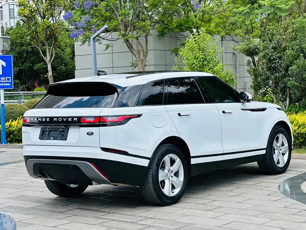 Land Rover Velar 2023 — фото 12