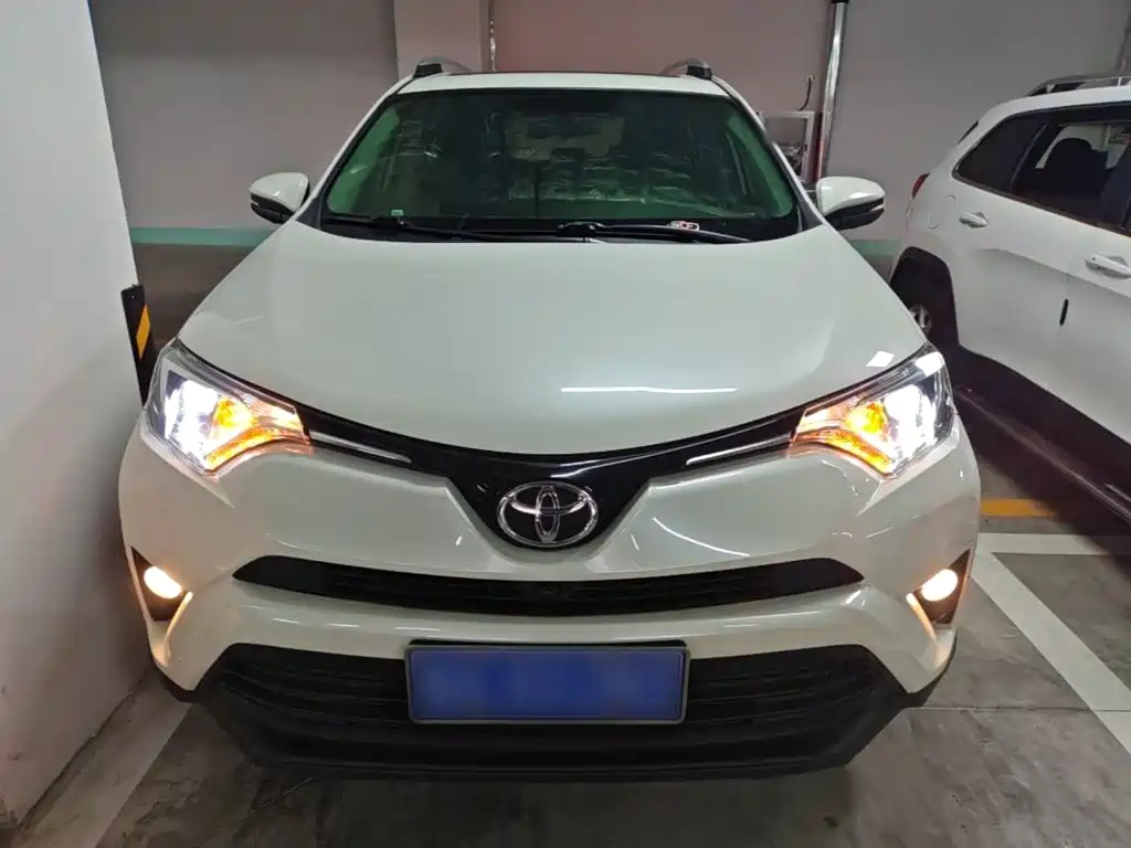 Toyota RAV4 2018 — фото 3