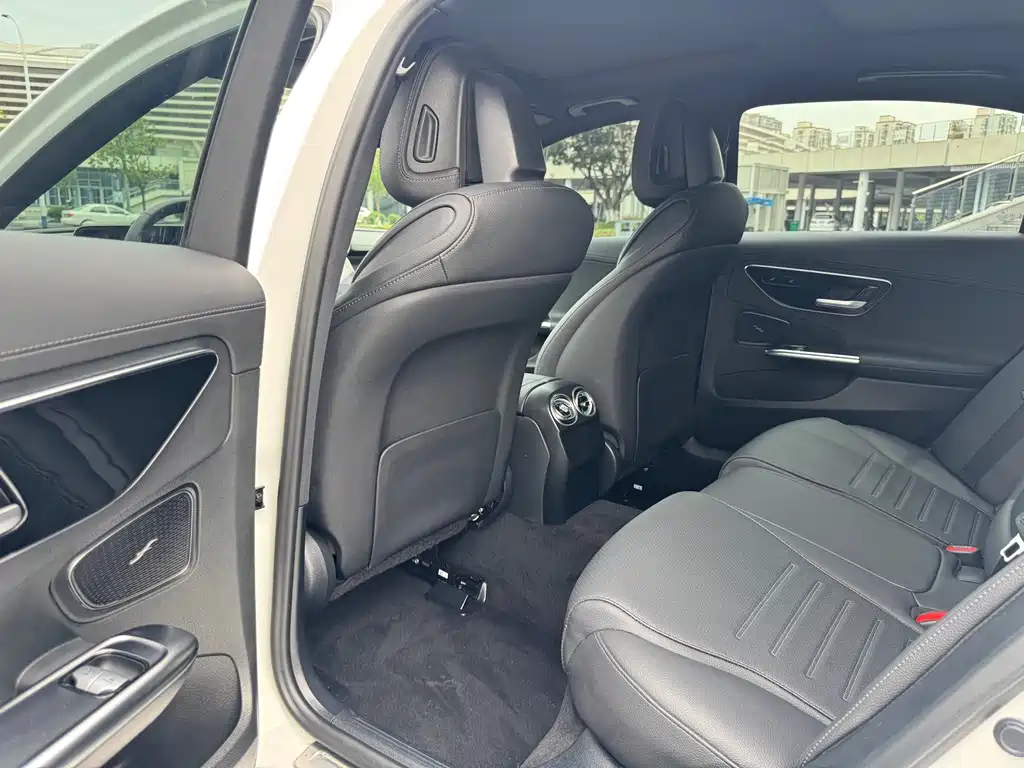 Mercedes-Benz C-Class 2023 — фото 8
