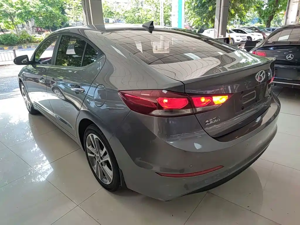 Hyundai Elantra 2019 — фото 5