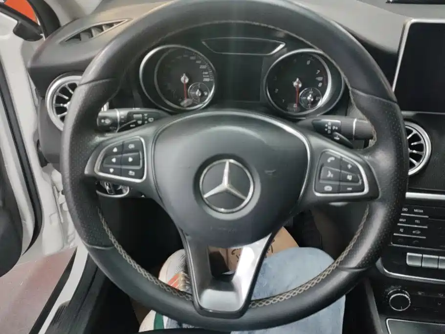 Mercedes-Benz GLA 2017 — фото 15