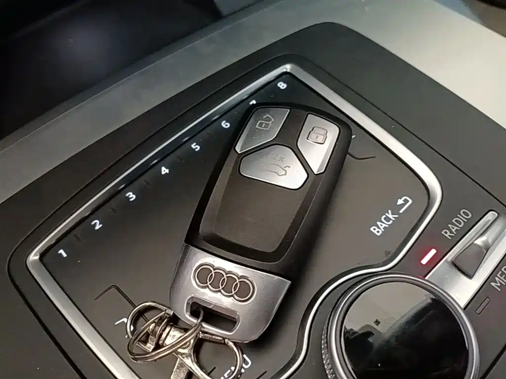 Audi Q5L 2020 — фото 9