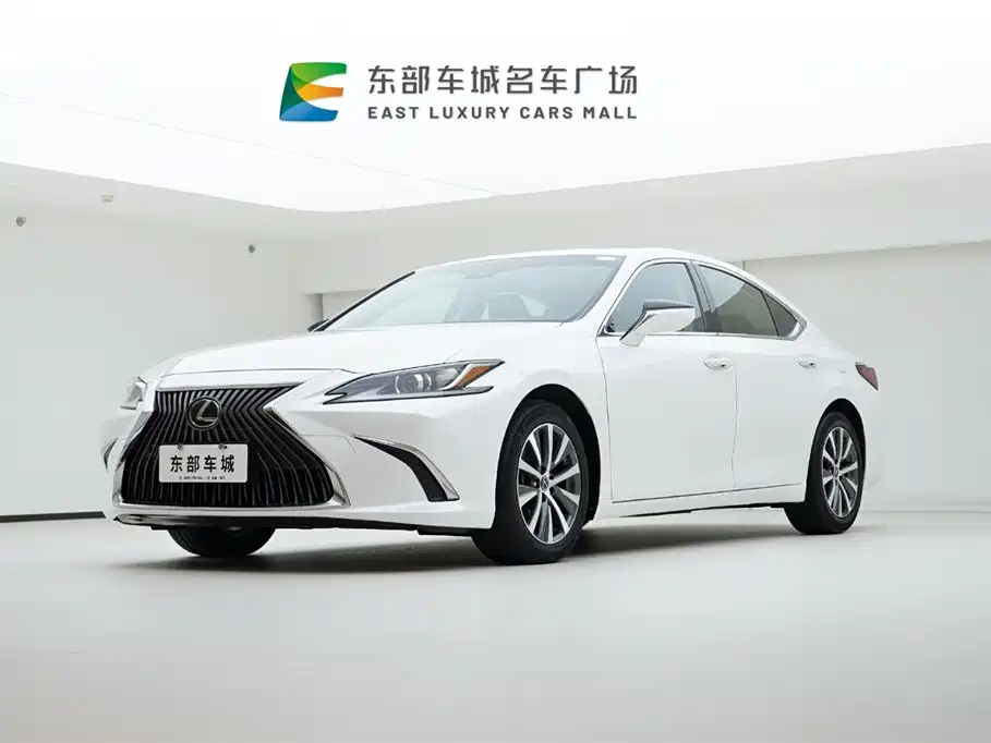 Lexus ES 2019 — фото 1