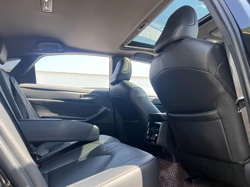 Toyota Avalon 2020 — фото 17